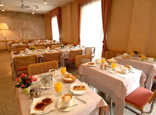 מילאנו Hotel Mennini איטליה