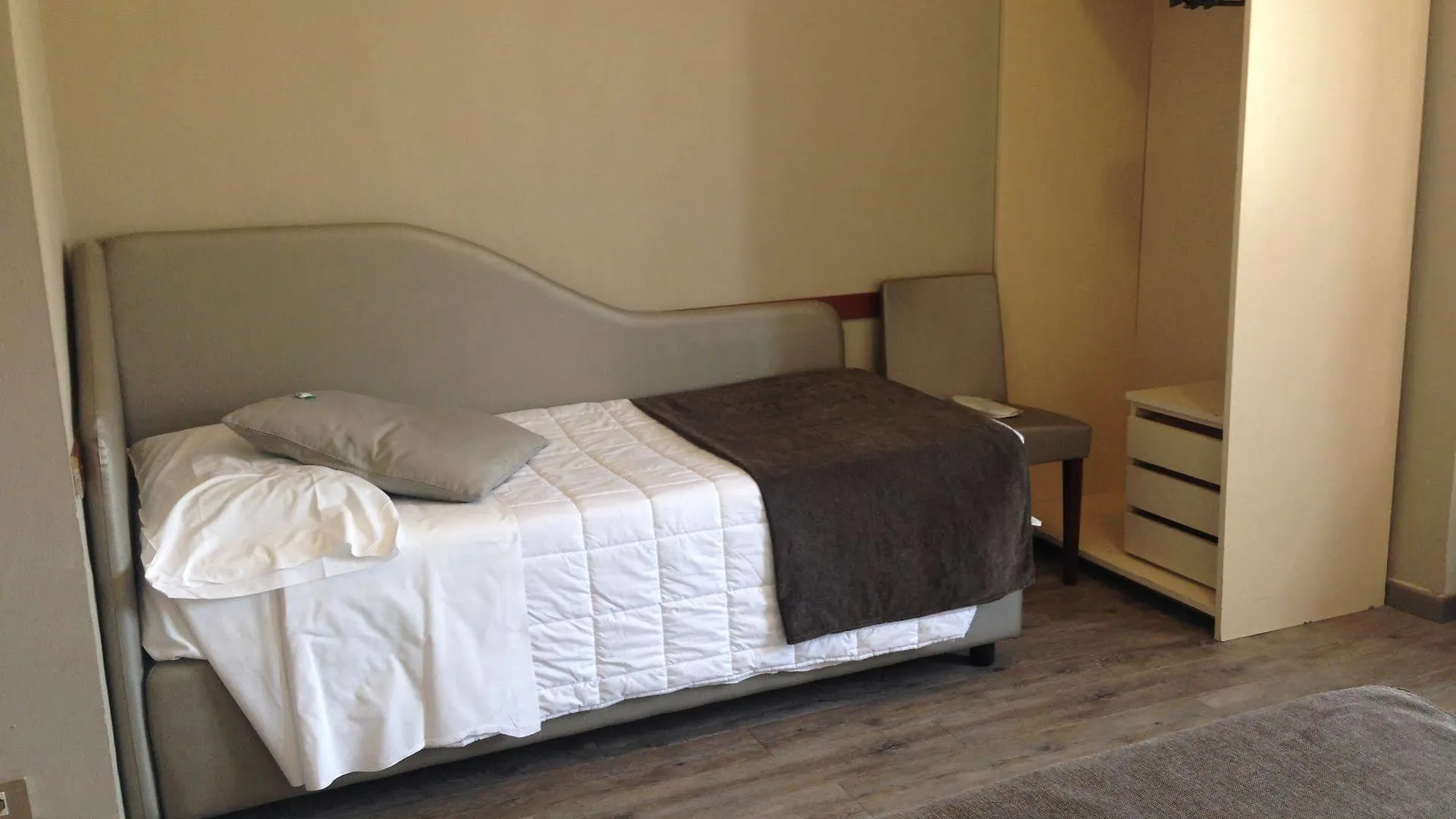 Hotel Mennini Milan 3*,  Italy